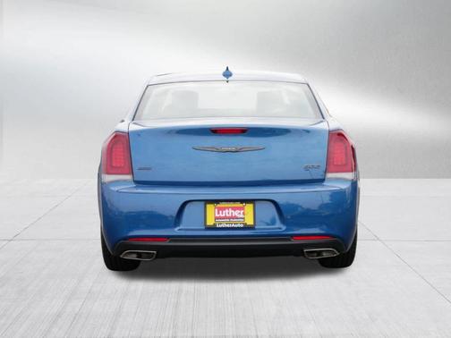 2022 Chrysler 300 Touring L