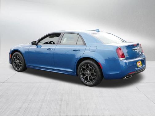 2022 Chrysler 300 Touring L