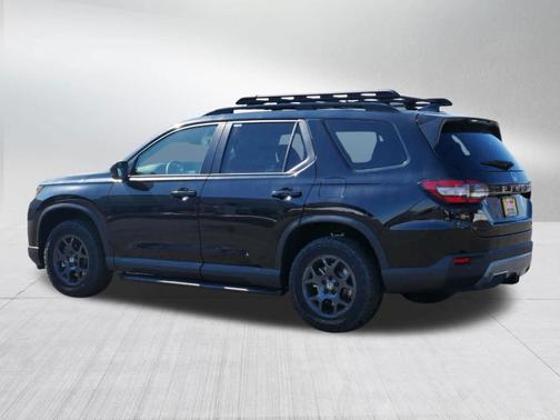 Crystal Black Pearl 2026 Honda Pilot TrailSport