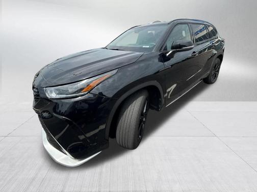 Midnight Black Metallic 2025 Toyota Highlander XSE