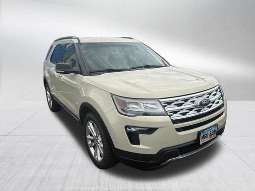 Platinum Dune Metallic 2018 Ford Explorer XLT