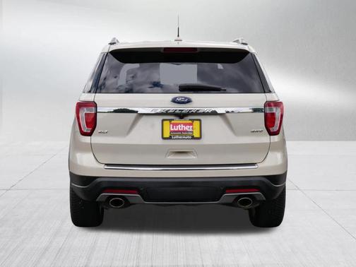 Platinum Dune Metallic 2018 Ford Explorer XLT