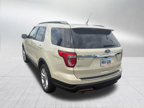 Platinum Dune Metallic 2018 Ford Explorer XLT