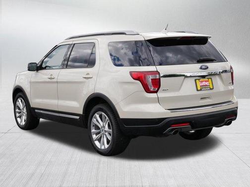 Platinum Dune Metallic 2018 Ford Explorer XLT