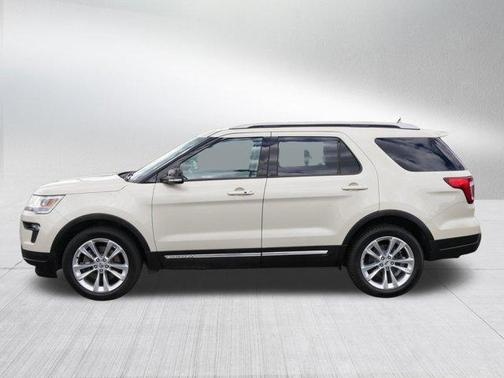 Platinum Dune Metallic 2018 Ford Explorer XLT