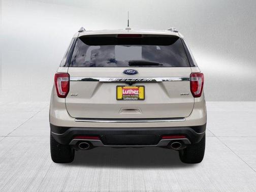 Platinum Dune Metallic 2018 Ford Explorer XLT
