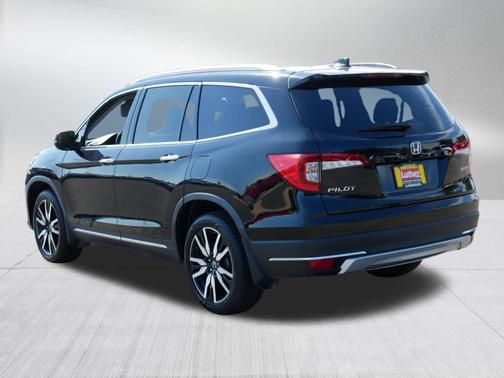 Crystal Black Pearl 2019 Honda Pilot Touring 7-Passenger