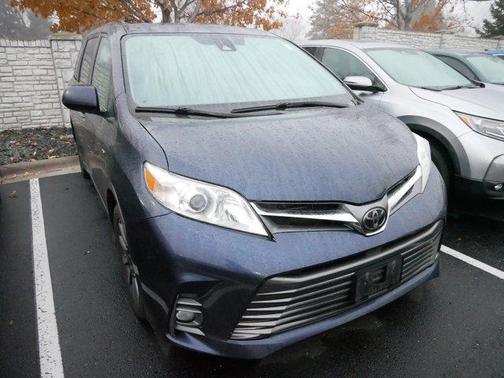 2020 Toyota Sienna XLE