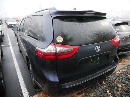 2020 Toyota Sienna XLE