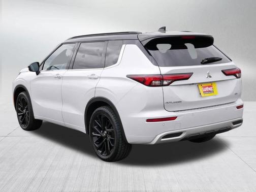 White Diamond 2022 Mitsubishi Outlander SEL