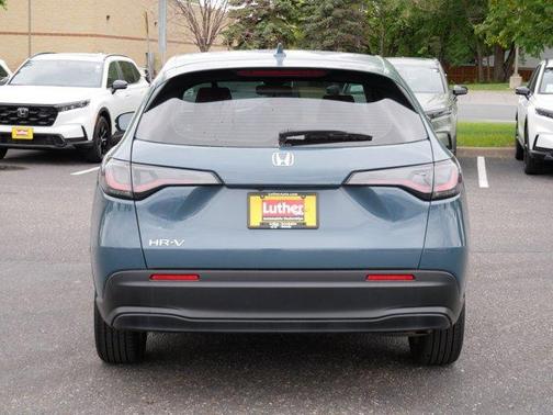Pearl 2023 Honda HR-V LX