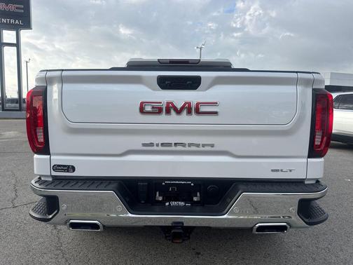 White Frost Tricoat 2023 GMC Sierra 1500 SLT