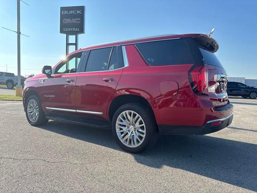 2023 GMC Yukon SLT