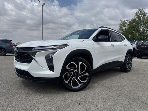 Summit White 2025 Chevrolet Trax FWD 2RS