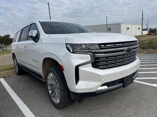 Iridescent Pearl Tricoat 2023 Chevrolet Suburban Premier