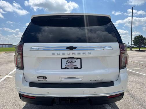 Iridescent Pearl Tricoat 2023 Chevrolet Suburban Premier