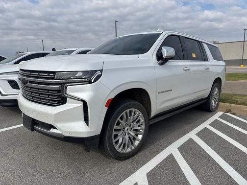 Iridescent Pearl Tricoat 2023 Chevrolet Suburban Premier