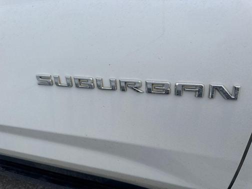 Iridescent Pearl Tricoat 2023 Chevrolet Suburban Premier