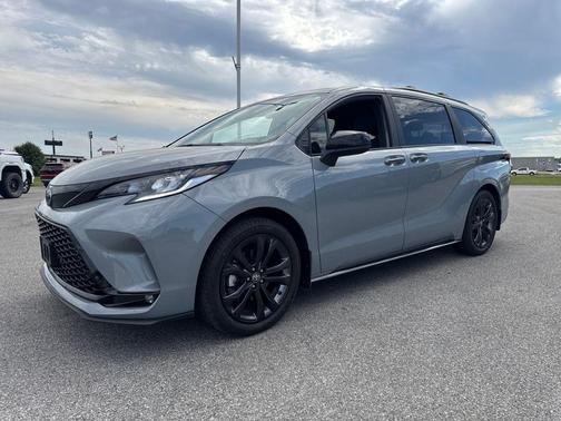 2025 Toyota Sienna XSE 7 Passenger
