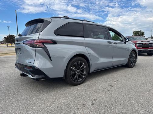 2025 Toyota Sienna XSE 7 Passenger