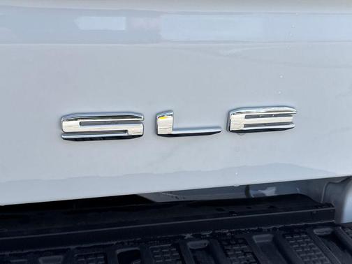 Summit White 2026 GMC Sierra 1500 SLE
