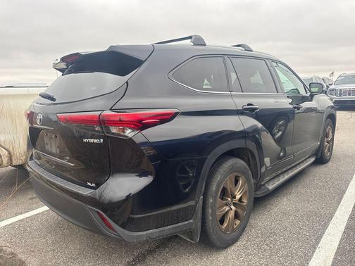 2022 Toyota Highlander Hybrid XLE