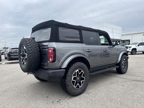 Carbonized Gray Metallic 2022 Ford Bronco Outer Banks