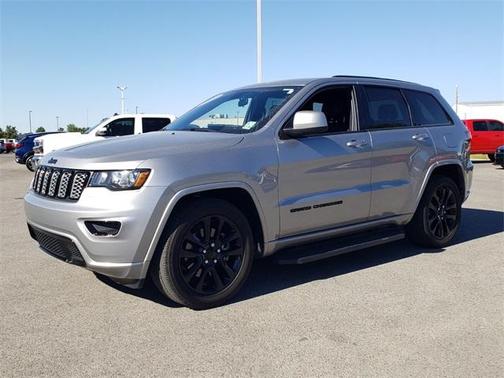 Photo 2 of 32 of 2021 Jeep Grand Cherokee Laredo