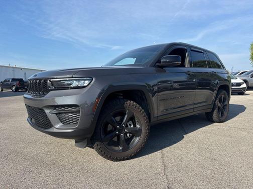Baltic Gray Metallic Clearcoat 2025 Jeep Grand Cherokee Altitude