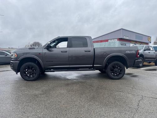 2022 RAM 2500 Laramie Crew Cab 4x4 6'4' Box
