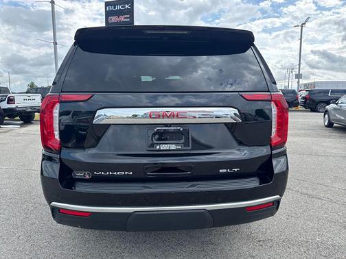 2023 GMC Yukon SLT
