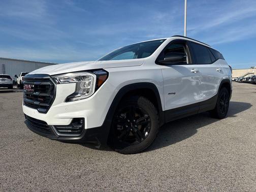 Summit White 2024 GMC Terrain AWD AT4