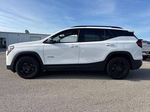Summit White 2024 GMC Terrain AWD AT4