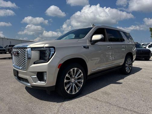 Pearl Beige Metallic 2021 GMC Yukon Denali