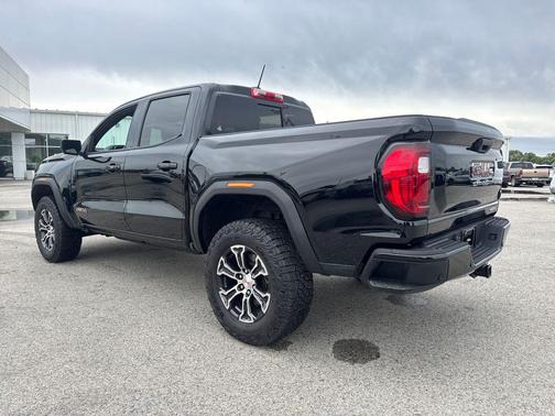 Onyx Black 2024 GMC Canyon AT4