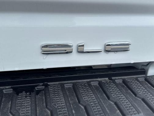 Summit White 2026 GMC Sierra 2500 SLE
