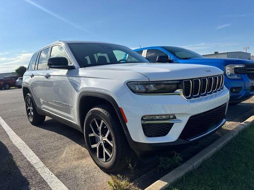 Bright White Clearcoat 2025 Jeep Grand Cherokee Limited