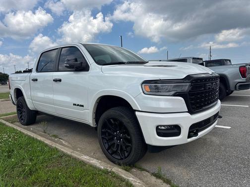 Ivory White Tri-Coat Pearlcoat 2025 RAM 1500 Limited