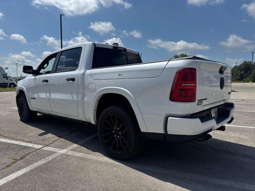 Ivory White Tri-Coat Pearlcoat 2025 RAM 1500 Limited
