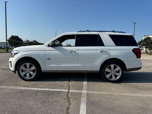 Star White Metallic Tri-Coat 2023 Ford Expedition King Ranch