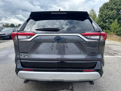 2024 Toyota RAV4 Hybrid SE