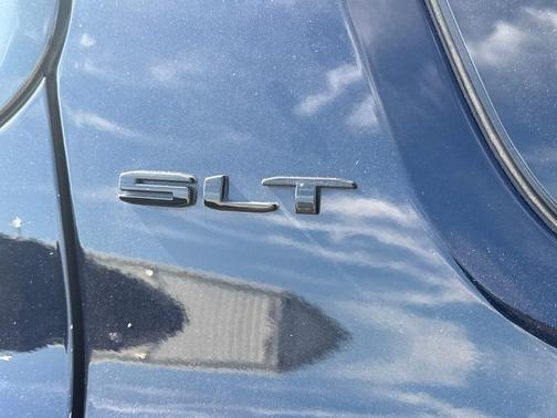 2022 GMC Acadia AWD SLT