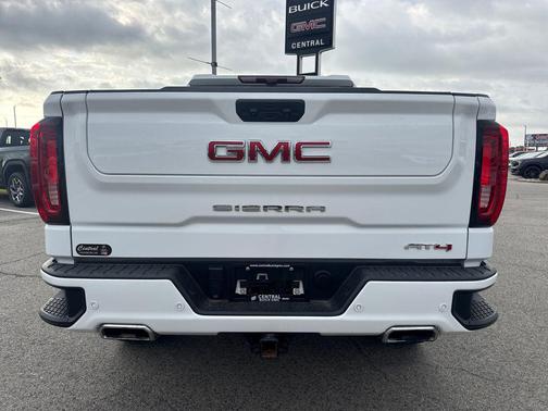 Summit White 2024 GMC Sierra 1500 AT4