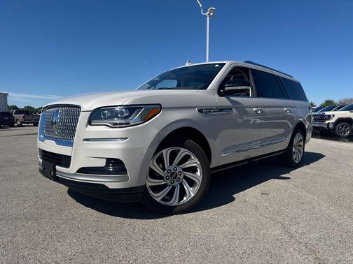 Ceramic Pearl Metallic Tri-Coat 2024 Lincoln Navigator Reserve