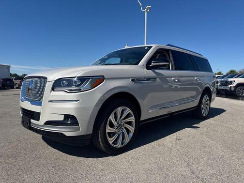 Ceramic Pearl Metallic Tri-Coat 2024 Lincoln Navigator Reserve