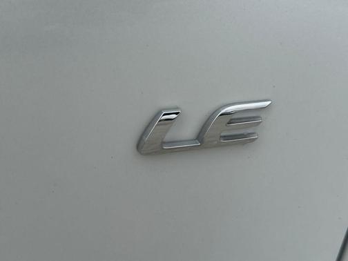 Pearl 2022 Toyota Corolla Cross LE