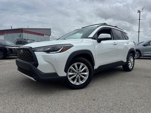 Pearl 2022 Toyota Corolla Cross LE