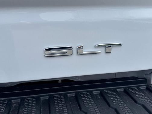 Summit White 2026 GMC Sierra 1500 SLT