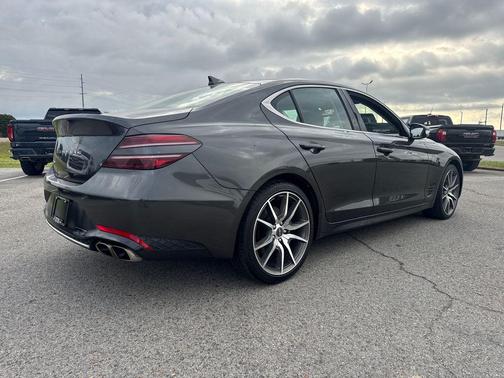 Makalu Gray 2023 Genesis G70 2.0T RWD