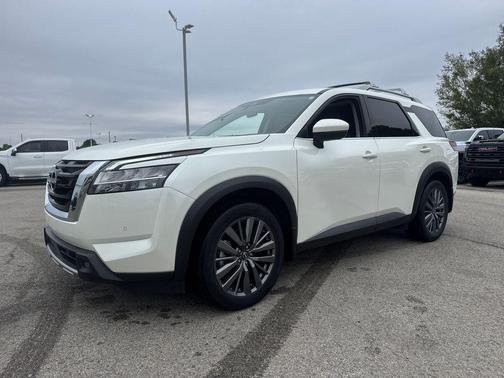 Pearl White Tricoat 2024 Nissan Pathfinder SL 4WD
